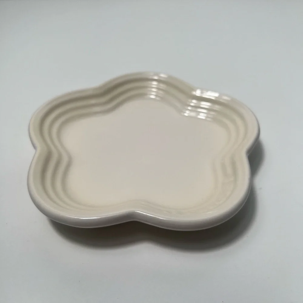 Le Creuset Stoneware Flower Petal Scalloped Trinket Dish Plate Tray